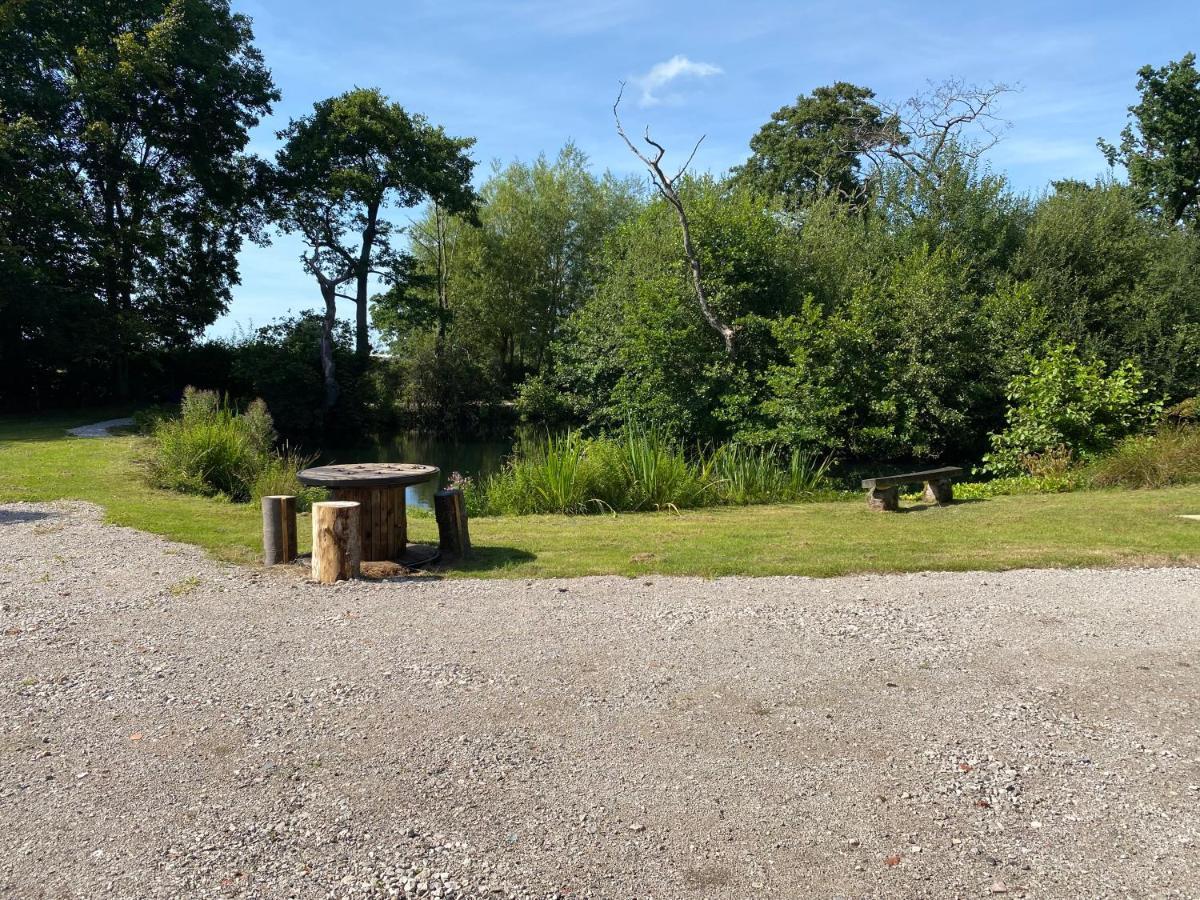 Kingfisher Cabin - Wild Escapes Wrenbury Off Grid Glamping - Ages 12 And Over Baddiley Esterno foto