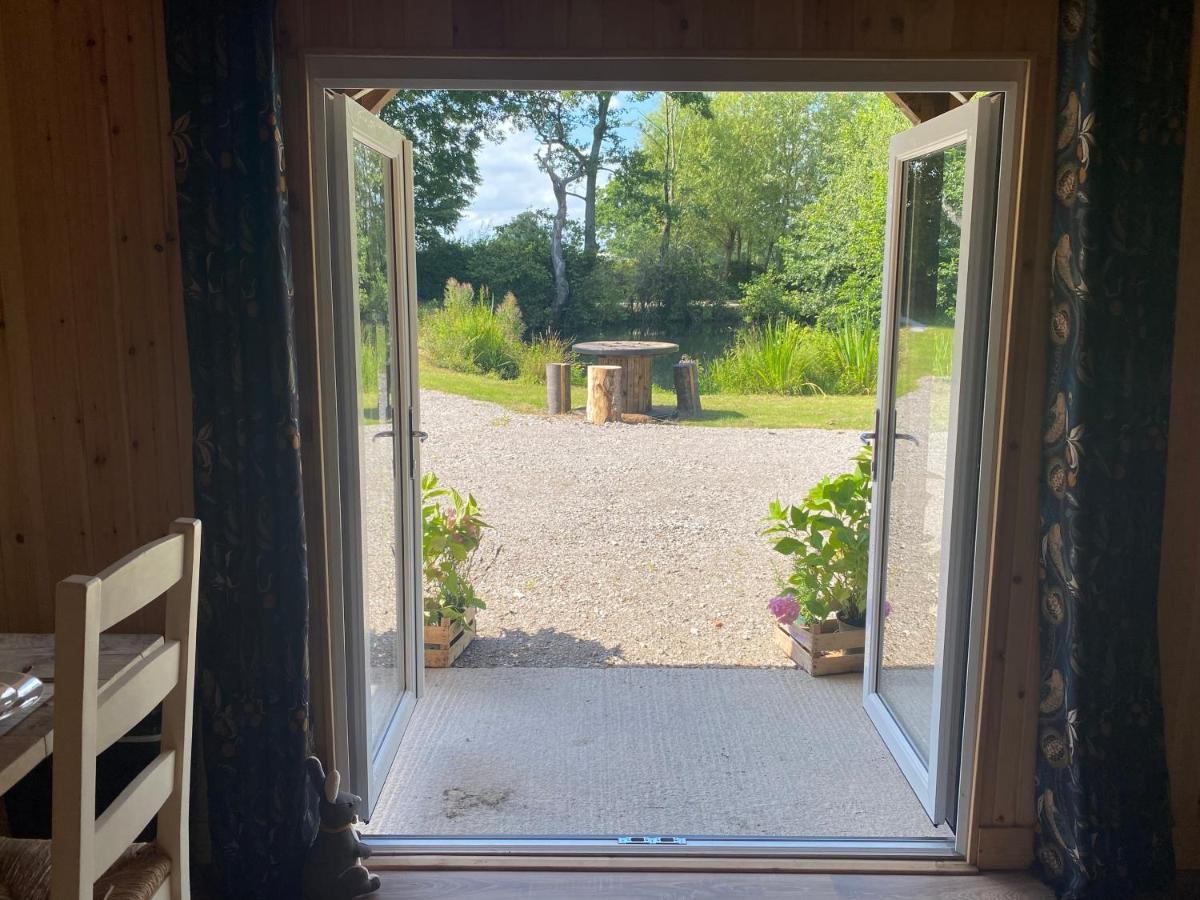 Kingfisher Cabin - Wild Escapes Wrenbury Off Grid Glamping - Ages 12 And Over Baddiley Esterno foto