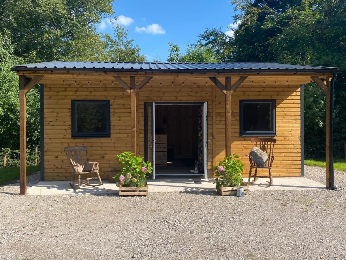 Kingfisher Cabin - Wild Escapes Wrenbury Off Grid Glamping - Ages 12 And Over Baddiley Esterno foto
