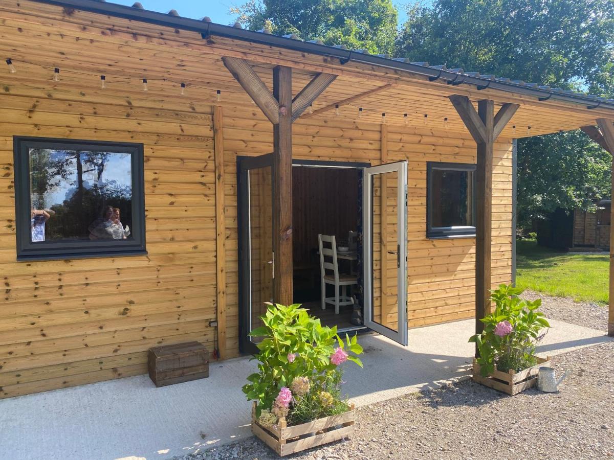Kingfisher Cabin - Wild Escapes Wrenbury Off Grid Glamping - Ages 12 And Over Baddiley Esterno foto