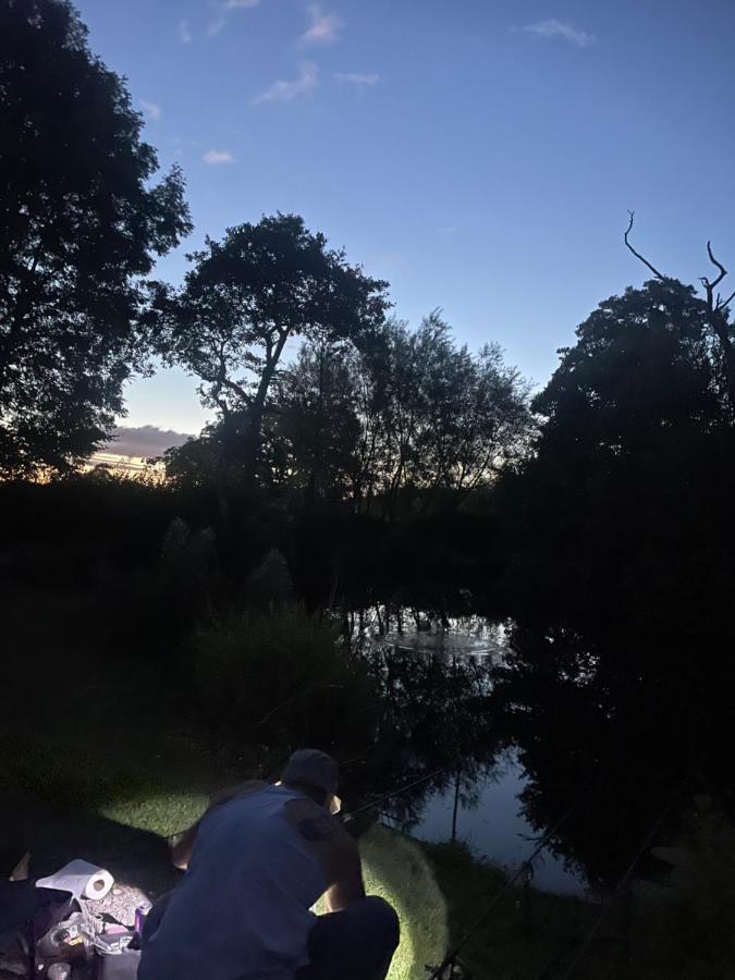 Kingfisher Cabin - Wild Escapes Wrenbury Off Grid Glamping - Ages 12 And Over Baddiley Esterno foto