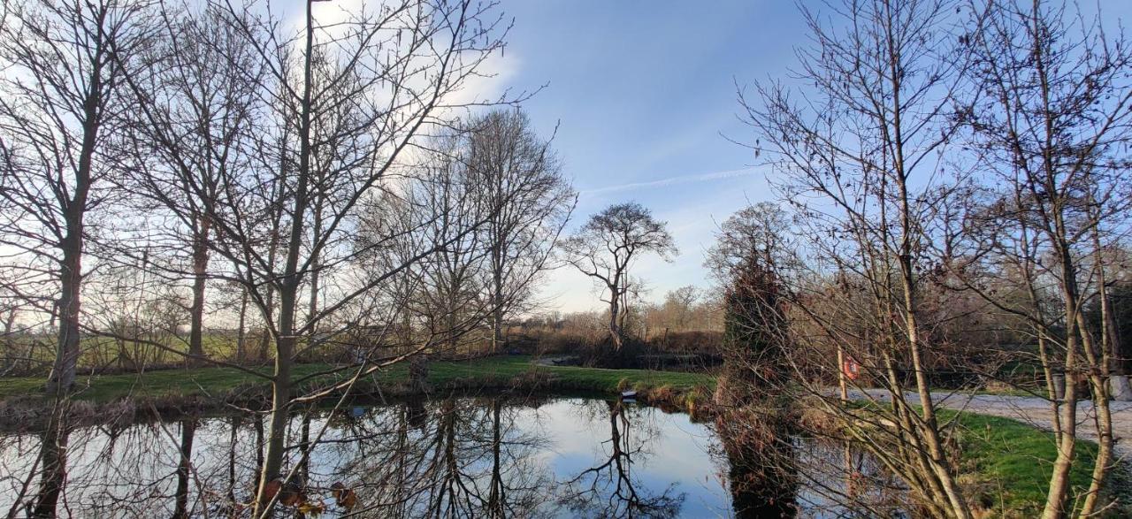 Kingfisher Cabin - Wild Escapes Wrenbury Off Grid Glamping - Ages 12 And Over Baddiley Esterno foto